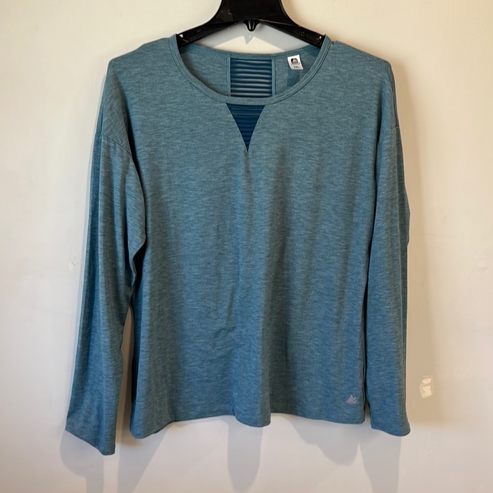 FREE 2 B workout shirt, Activewear size XXL